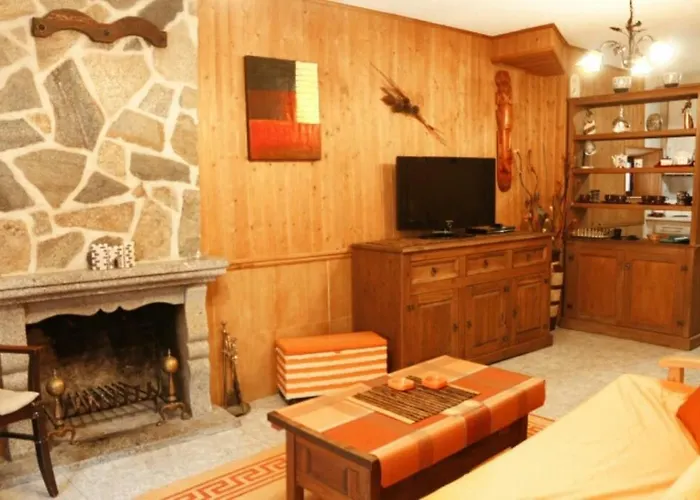 2 Yugos 컨트리하우스 나발루엔가