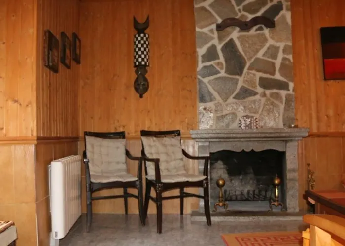 2 Yugos 컨트리하우스 나발루엔가